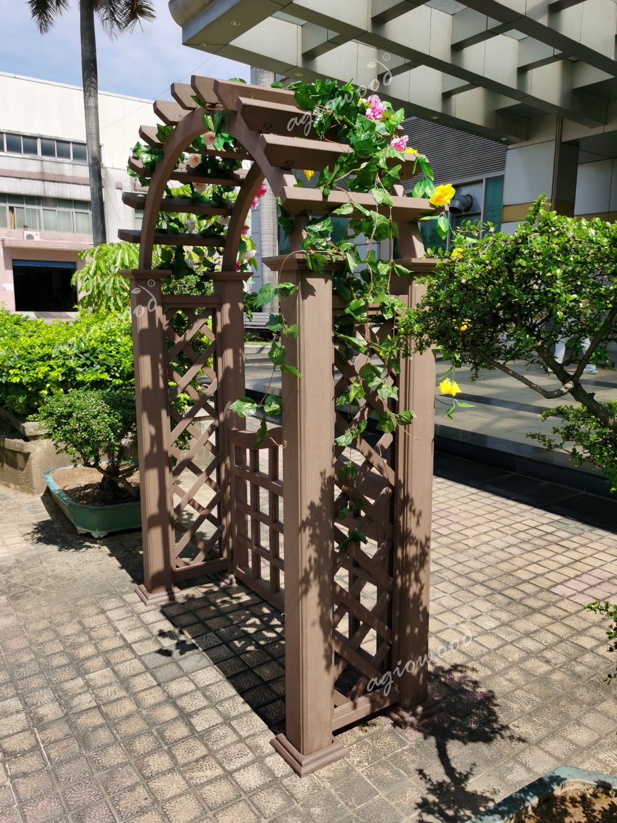 Arch Pergola with gate 10