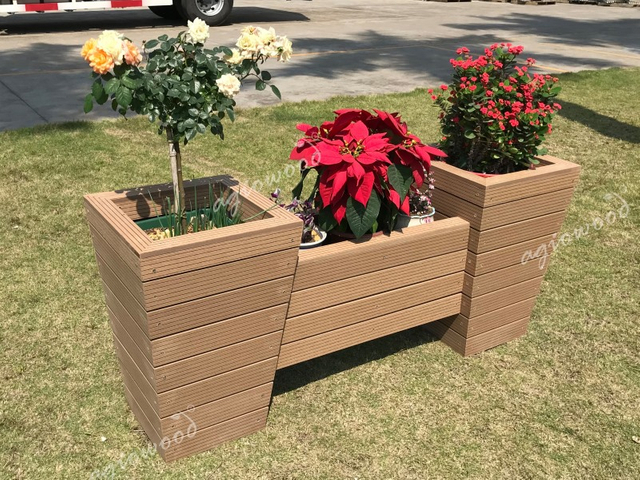 Outdoor planter box