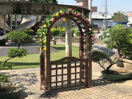 Arch Pergola with gate 16.jpg