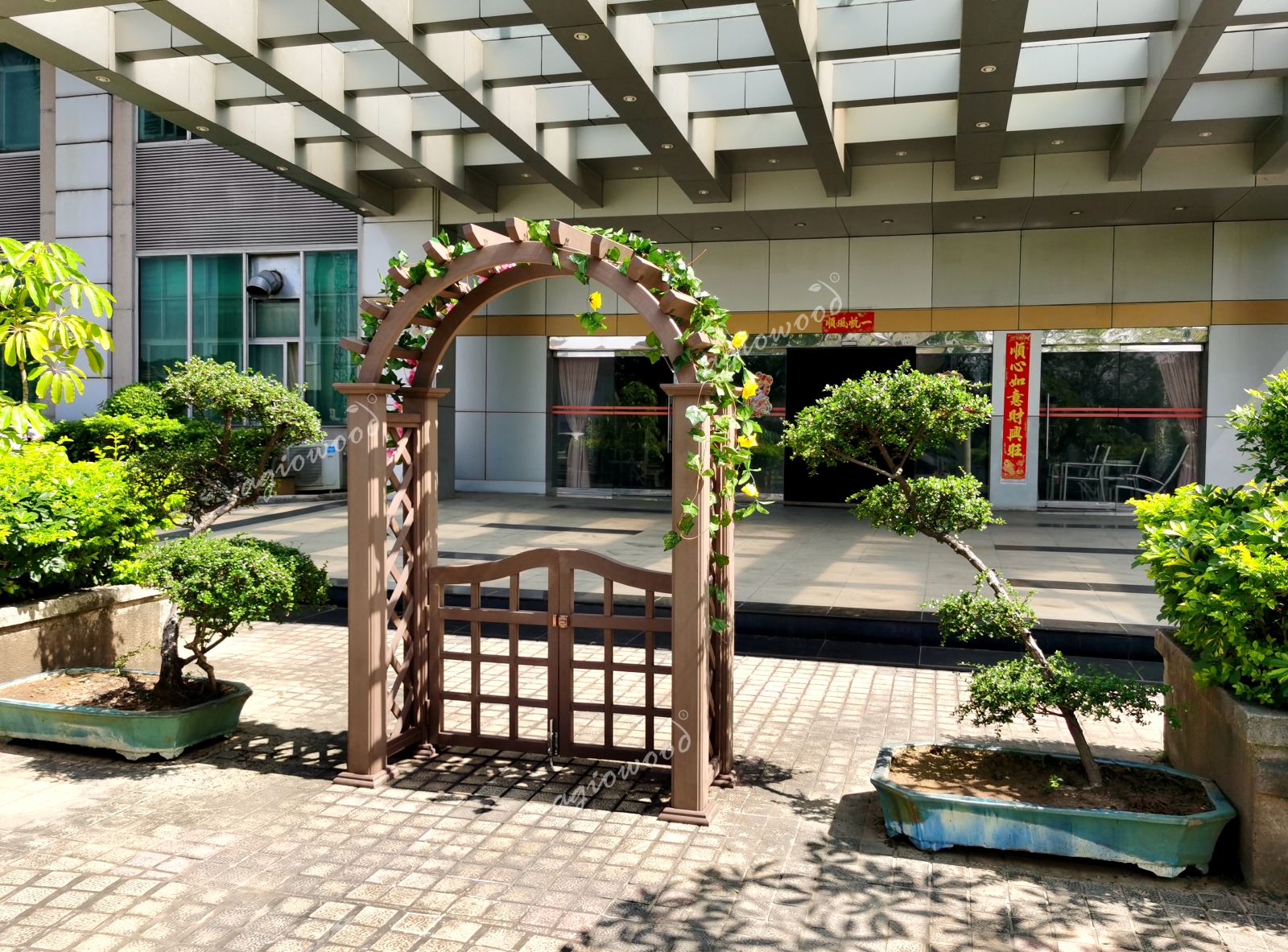 Arch Pergola with gate 9