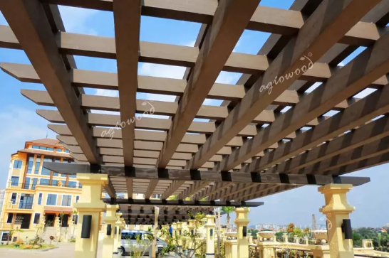 Які переваги WPC Pergola?